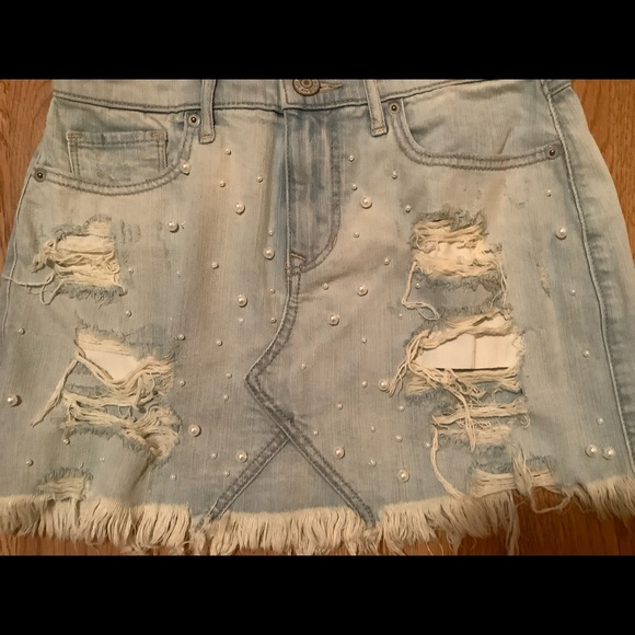 NWT - too big so your gain! Express distressed mini skirt with pearls size 2 - Picture 4 of 6